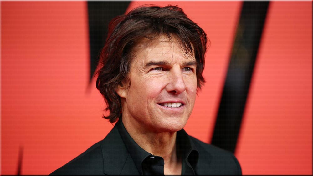 What did Tom Cruise say to the fan who put his foot on his shoe? Video goes viral