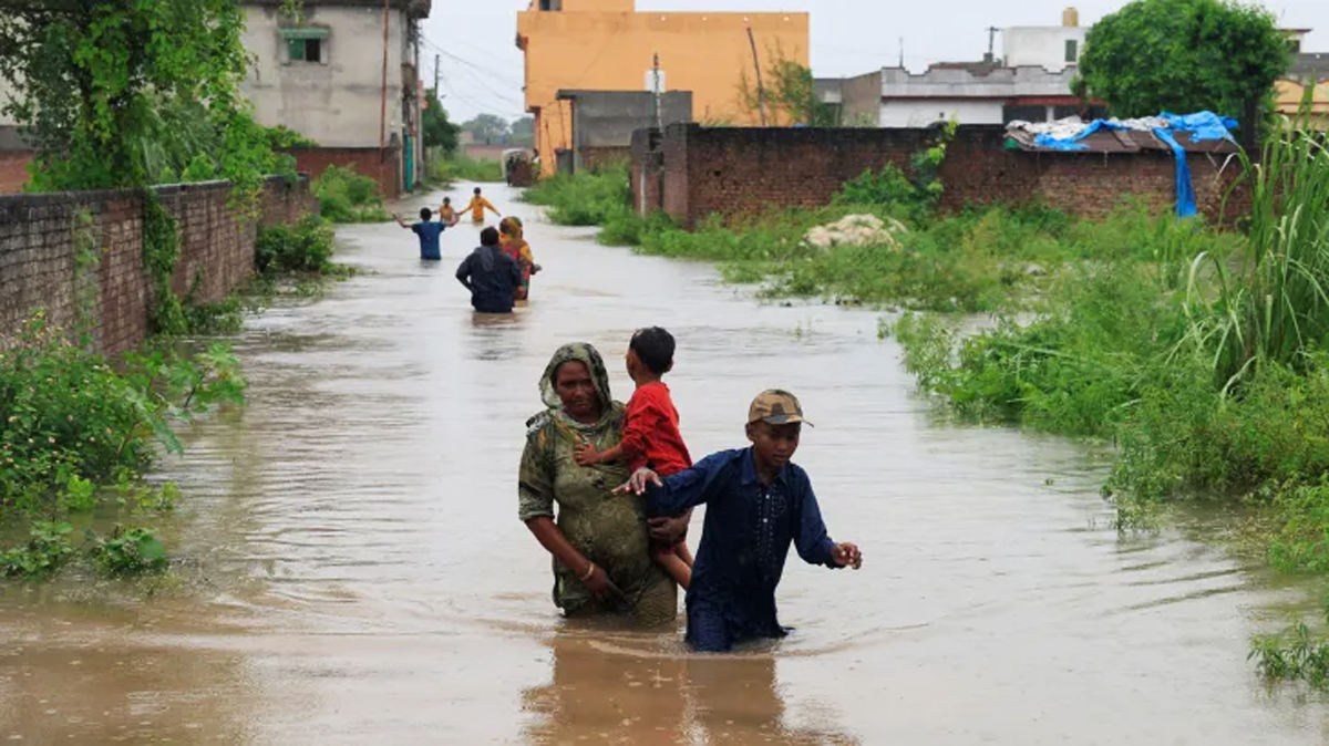 PM calls NDMA Chairman, briefs on flood situation and relief operations