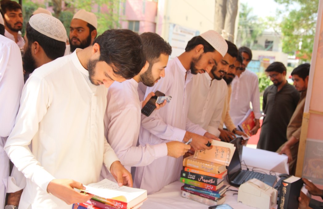 College of Sharia and Islamic Sciences (Bazm Minhaj) organizes book fair