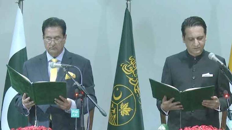 Iftikhar Gilani takes oath as 17th Prime Minister of Azad Kashmir